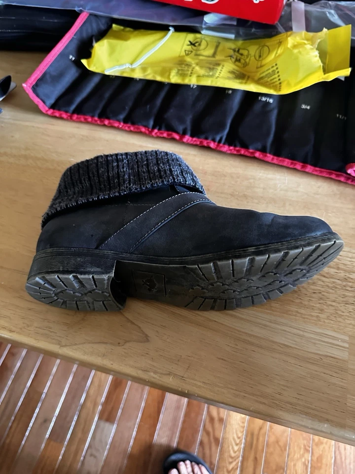 Bota de tornozelo feminina Rocket Dog Bentley Graham PU tamanho 9 preta/cinza camurça zíper lateral - Imagem 2 de 3