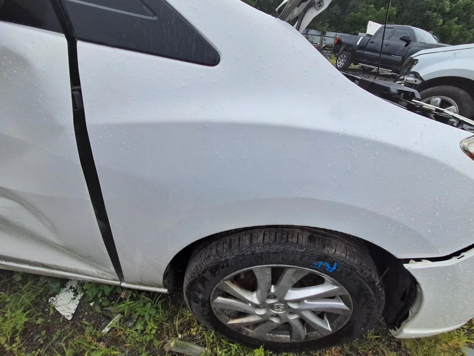 Caja de filtro de aire usada para Mazda 5 2012 2,5 L OEM 168 k millas - Stock #092269 Foto 2 de 4