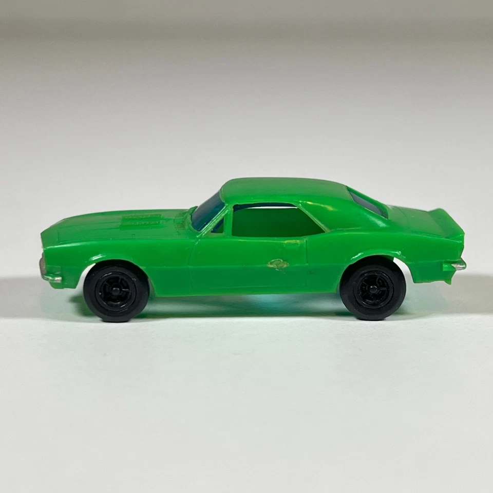 Coche de juguete de plástico vintage Tyco Chevy Camaro verde 2" escala HO de Hong Kong Foto 2 de 4