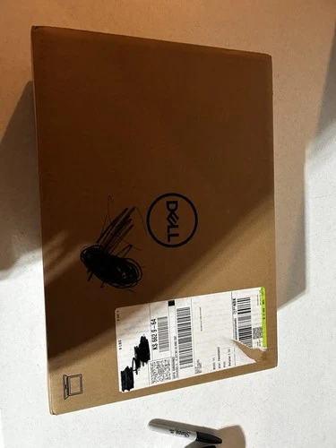 Dell XPS 15 9530 notebook in platinum silver/black.