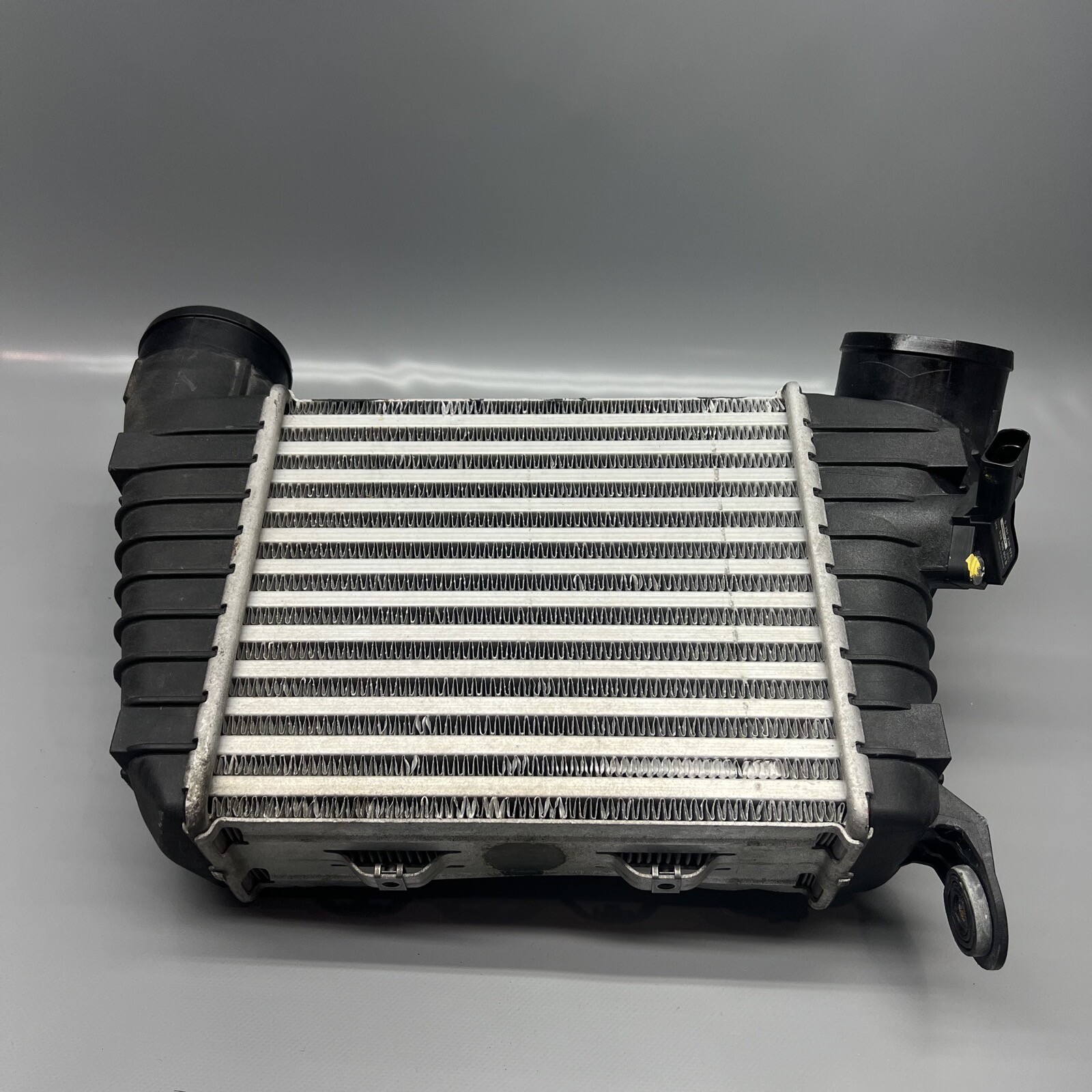 BENTLEY FLYING SPUR INTERCOOLER V8 RIGHT 2009 2010 2011 2012 OEM 3W0145804E