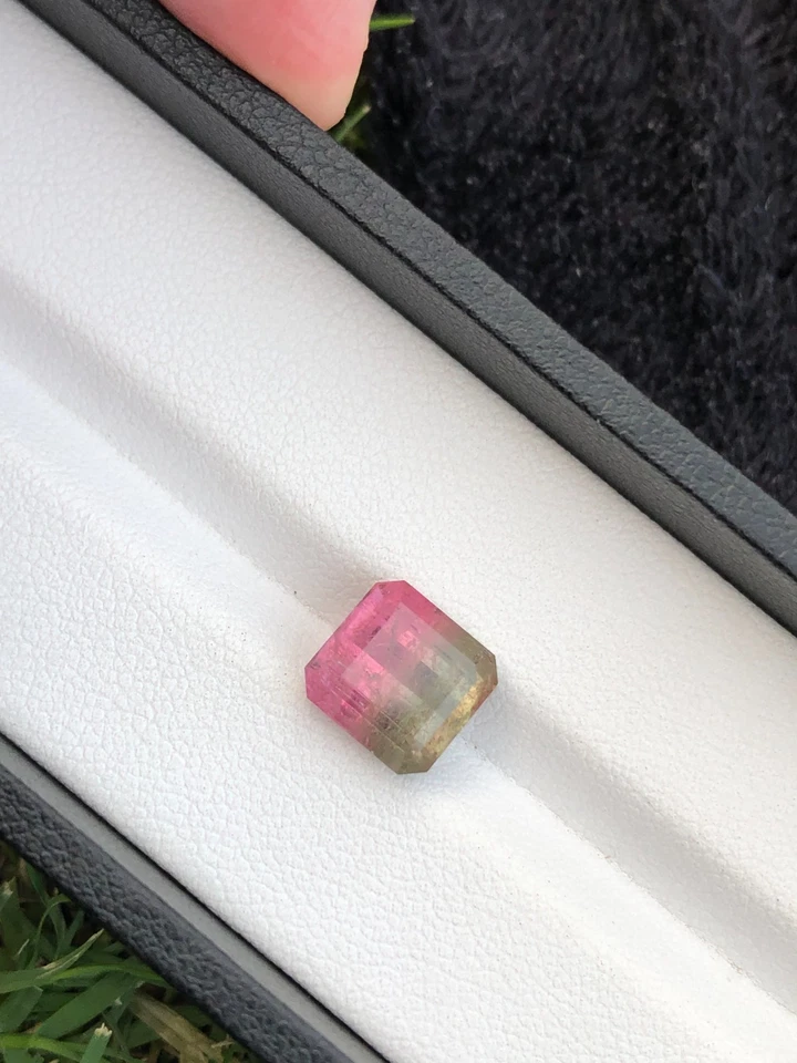 Emerald Cut Bi-Color Tourmaline: 5.3 ct Loose Gemstone, Afghanistan - Image 3 of 4