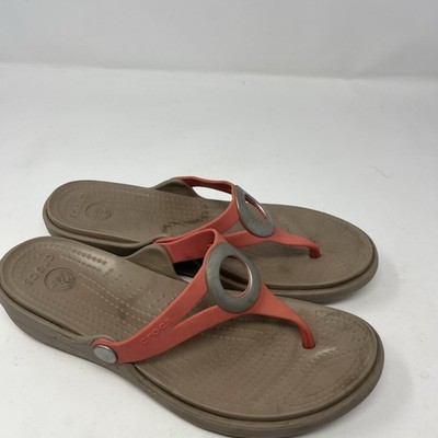 Crocs Sanrah Sandals Womens 9 Beige Circle Slip On Thong Comfort Wedge