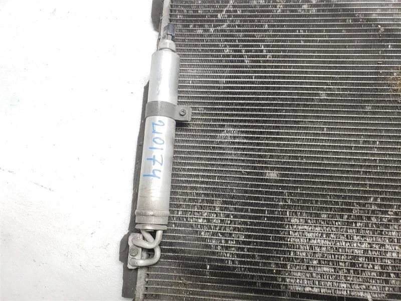 Condensador de aire acondicionado Infiniti M35 2006 2007 2008 2009 2010 OEM 92100EG000 Foto 2 de 4