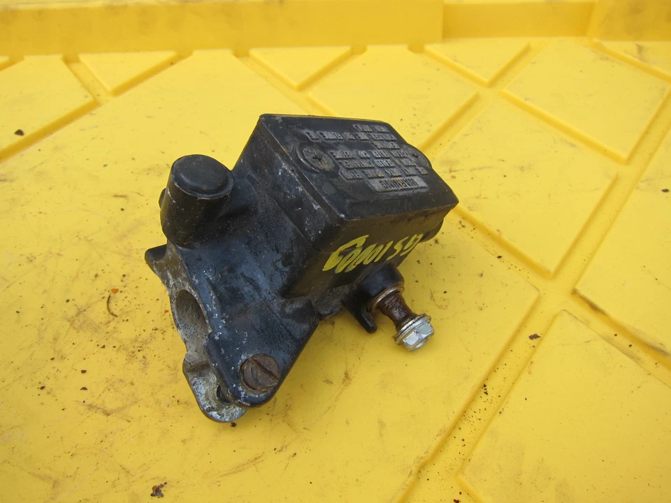 1980 Suzuki GS1000 G OEM FRONT BRAKE MASTER CYLINDER - Image 3 of 4