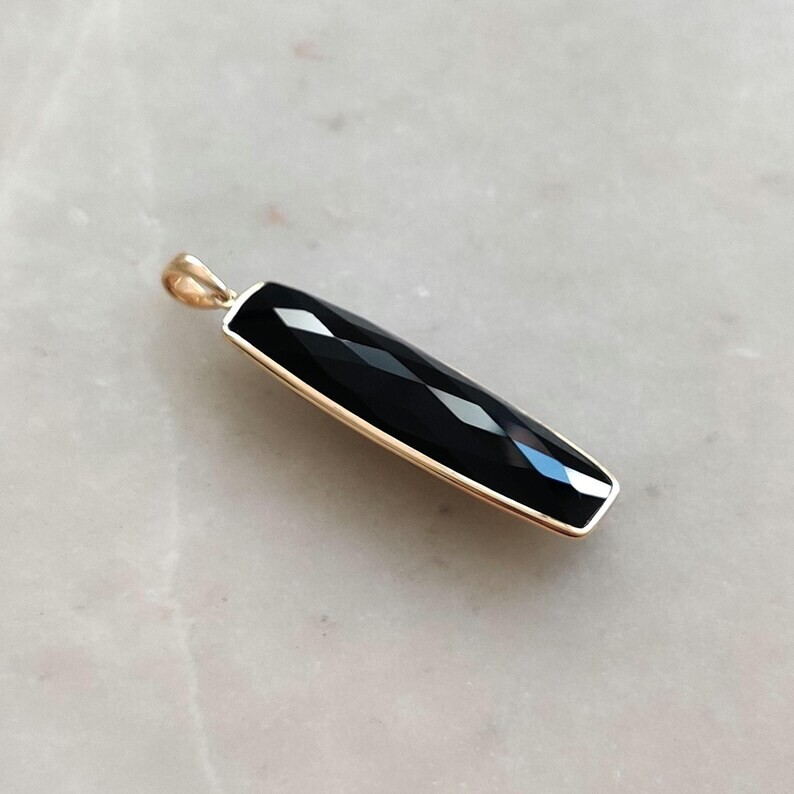 Colgante de ónix negro con forma de lujo, colgante de bisel de corte a cuadros plateado chapado en oro