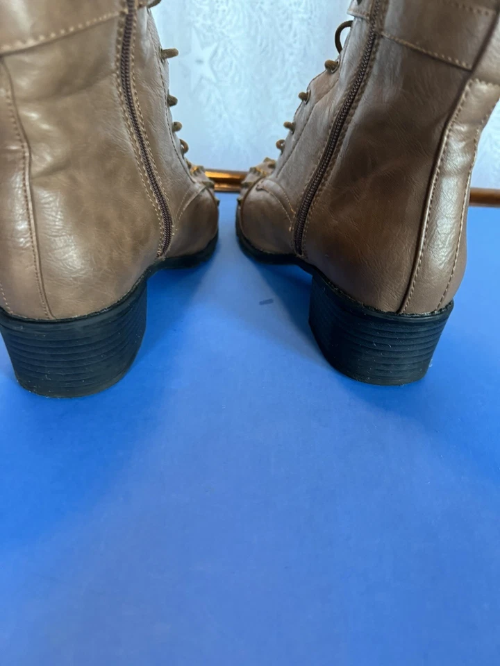 BOTAS PARACHOQUES CREMALLERA CON PICOS, HEBILLAS Y CORDONES / TALLA 8M / EXCELENTE ESTADO Y MUY CHULAS Foto 4 de 4