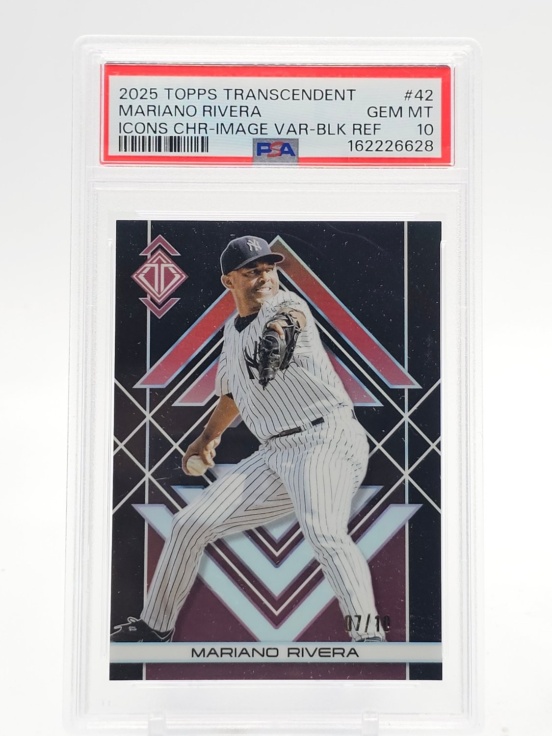 MARIANO RIVERA 2025 TOPPS TRANSCENDENT ICONS CHR IMAGE V BLACK /10 PSA 10 Q5759