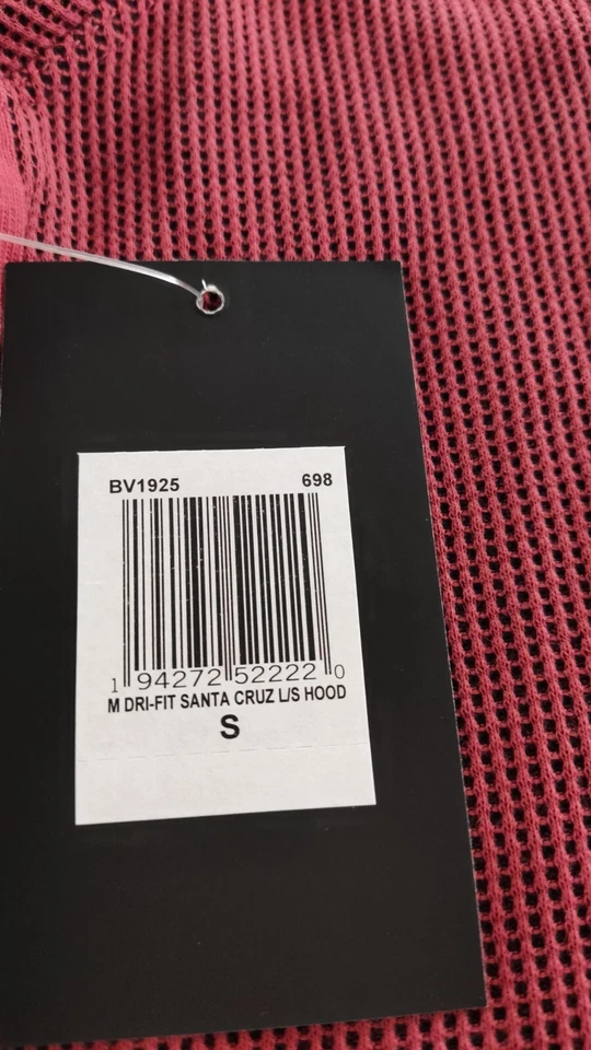 Sudadera Hurley a estrenar. Es mas bien fina, de entretiempo..dry fit. - Imagen 2 de 4