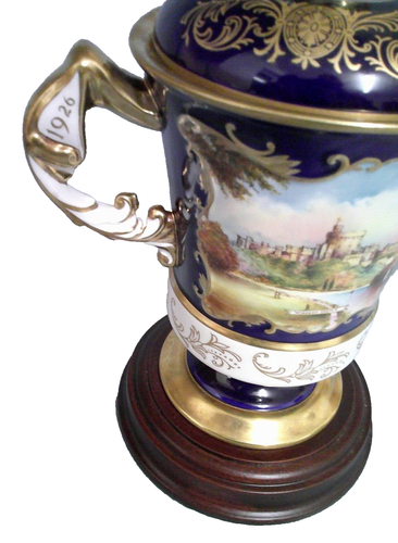 An Aynsley 'Windsor Castle' Ltd Ed Commemorative Vase & Cover Queen Elizabeth II - Picture 7 of 12