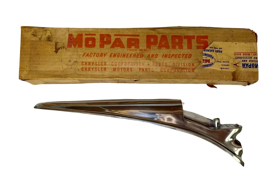 Chrysler Windsor Series 1949 luz trasera izquierda carcasa 1339872 nuevo de lote nuevo Foto 2 de 4