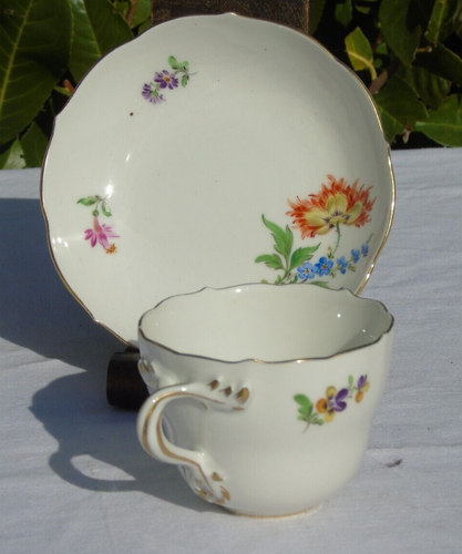 Tasse à moka en porcelaine de Meissen nos 38q et 80 - Picture 2 of 3