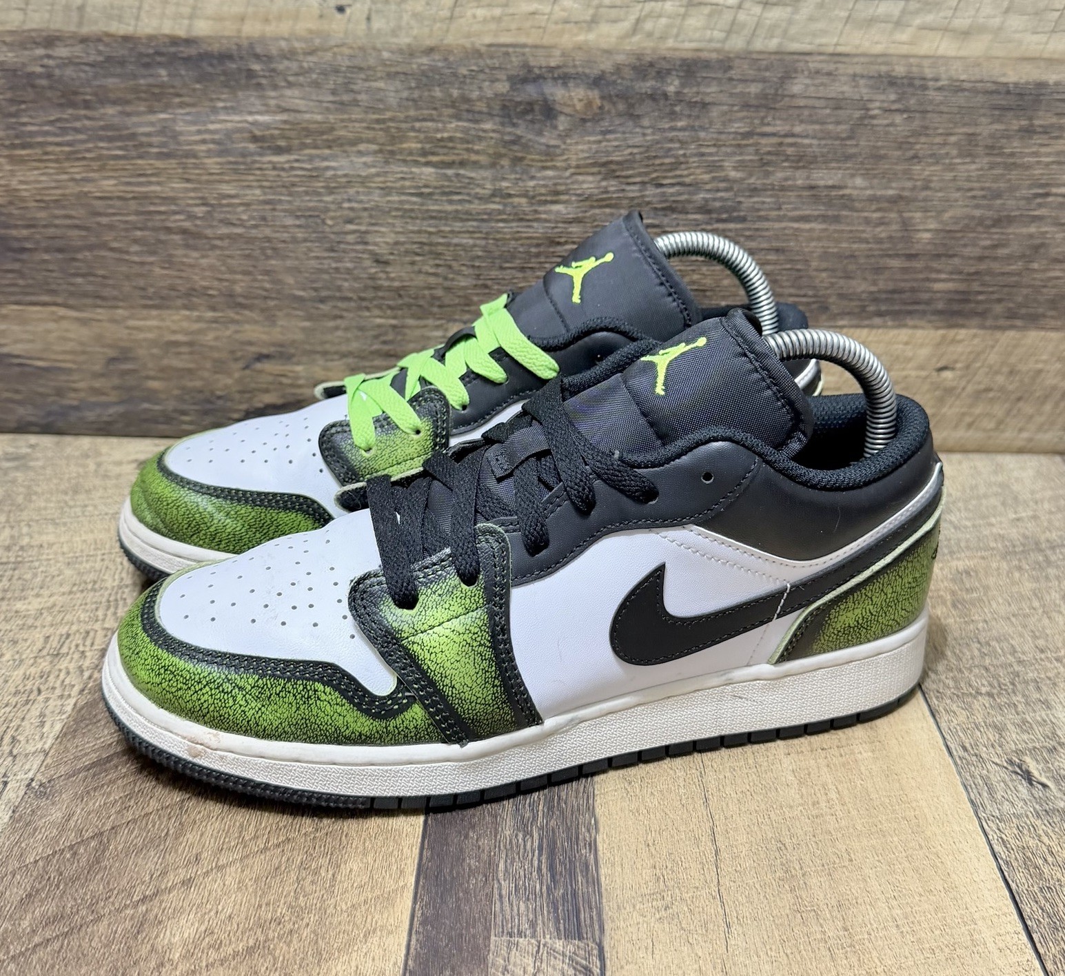 Nike Air Jordan 1 Low SE Shoe Wear Away Black Electric Green Size 7Y / 8.5 Women thumbnail 5