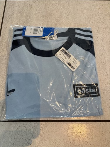 Camiseta Adidas X OASIS Live 25 Reunion Tour 3 Rayas XL NUEVA CON ETIQUETAS