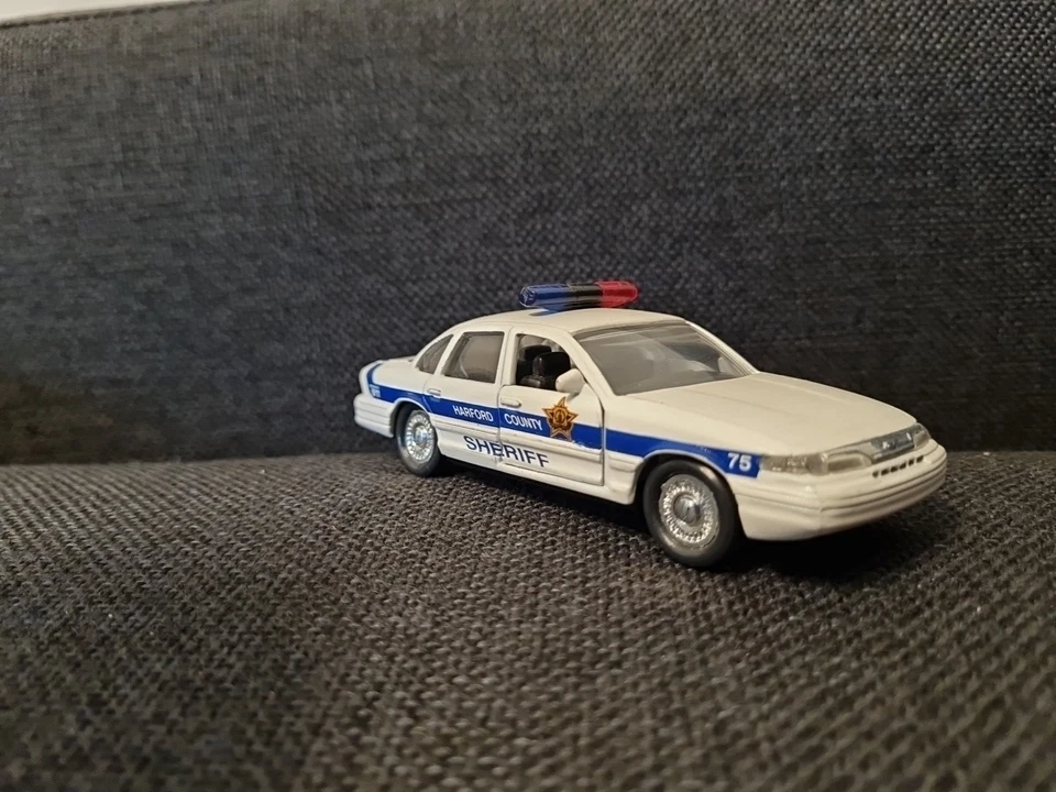 ROAD CHAMPS FORD CROWN VICTORIA HARFORD COUNTY SHERIFF SCALA 1/43  - Immagine 3 di 4