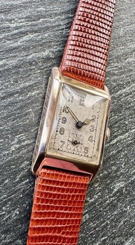 VINTAGE B.W.C. 9K SOLID GOLD TANK MEN WRISTWATCH CIRCA:1940–1950’s - Picture 13 of 16