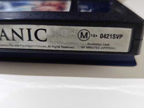 Titanic VHS Vintage Great Condition Leonardo DiCaprio Kate Winslet Blue Case - Picture 13 of 20