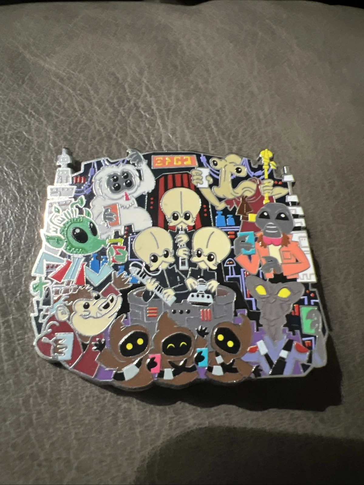 Star Wars New Hope Supporting Cast Family Cluster Jawa Wampa Cantina Disney Pin