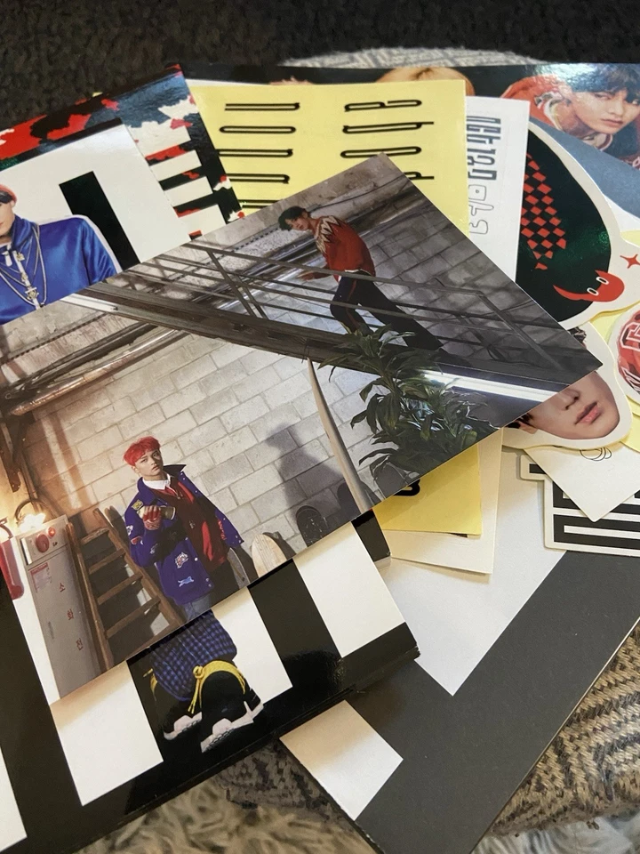 NCT 127 Limitless 2nd CD Mini Album with Photo Postcards and Stickers Pre-owned - Imagem 4 de 4