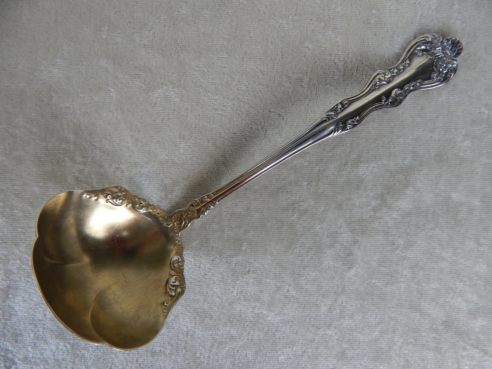 ANTIQUE HOLMES & EDWARDS SILVERPLATE GRAVY LADLE, GOLD WASH "ORIENT VENICE"