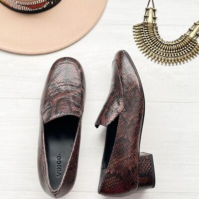 VINCE Fauna Snakeskin Print Venetian Loafers Leather BROWN 