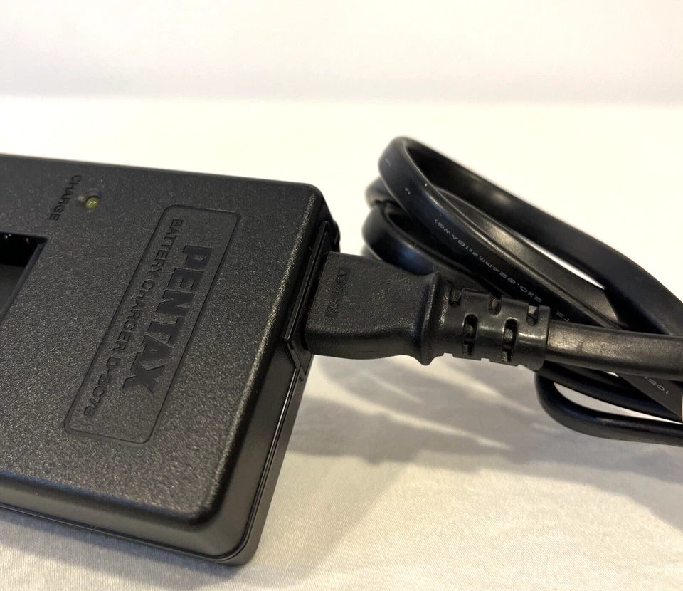 PENTAX D-BC78 ORIGINAL 4.2V BATTERY CHARGER FOR DIGITAL CAMERA W/ POWER CABLE - Image 3 of 4