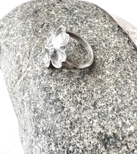 VTG Sterling Silver - STUART NYE Dogwood Flower Statement Ring Adjustable 2 Gram