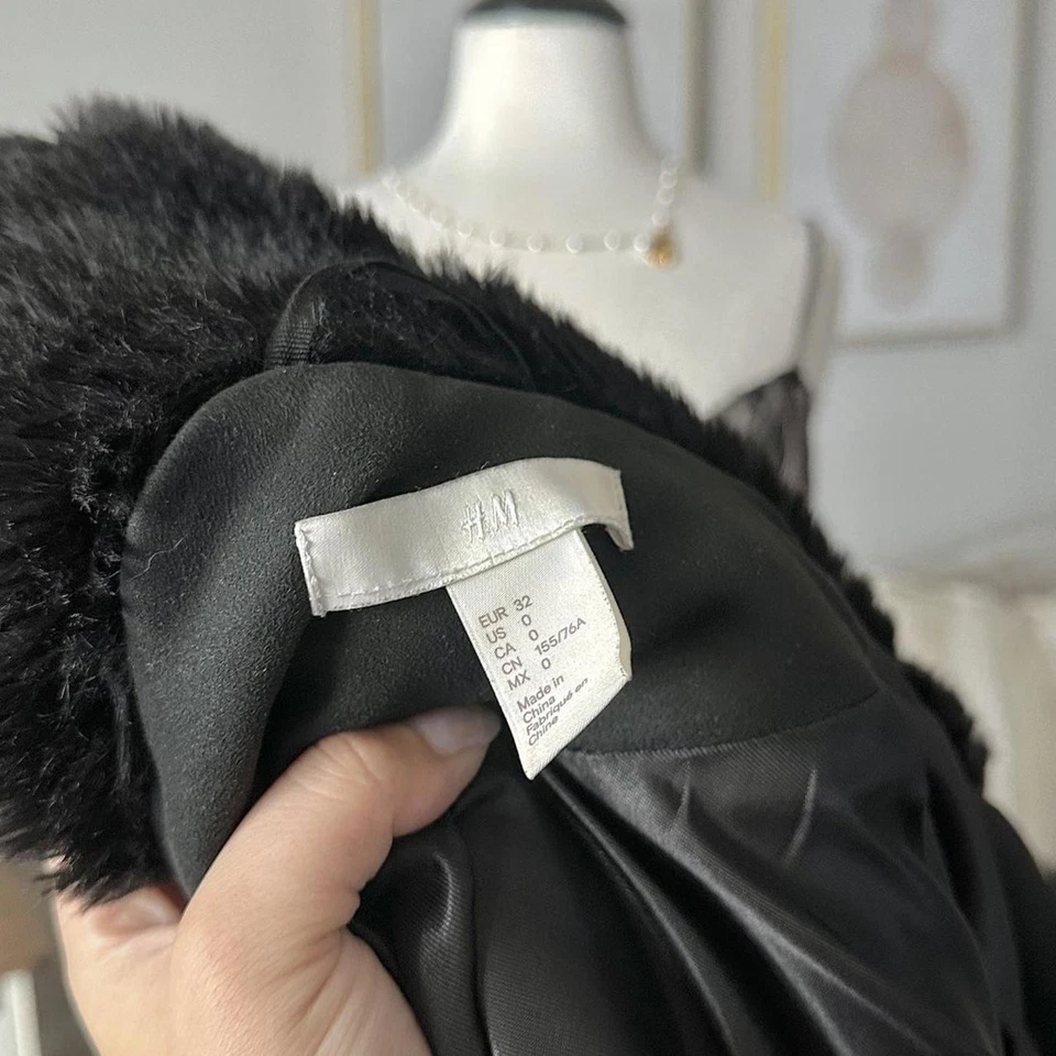 abrigo de piel sintética negro Foto 3 de 3