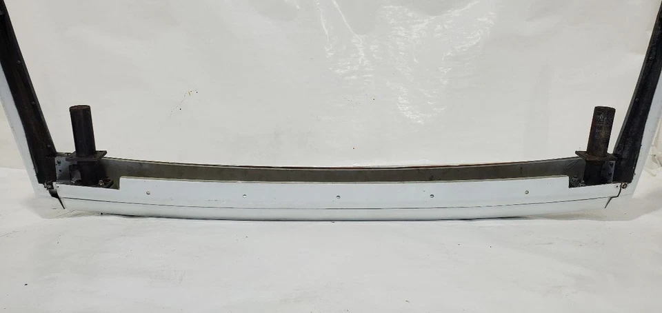 Parachoques trasero blanco convertible con laterales OEM 86 90 Alfa-Romeo Spider Veloce Foto 4 de 4