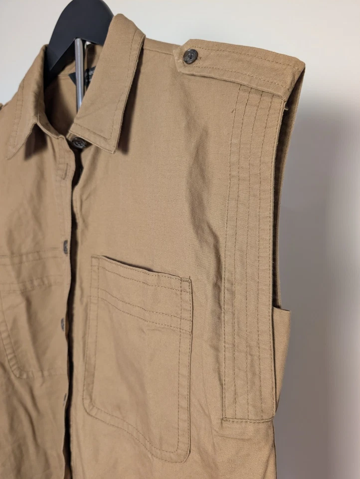 Camisa utilitaria para mujer Banana Republic estepa sin mangas en beige tostado talla S nueva sin etiquetas Foto 2 de 4