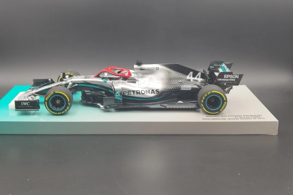 1:18 F1 Mercedes AMG Petronas W10 Lewis Hamilton Winner Monaco 2019 Minichamps - Photo 2/4