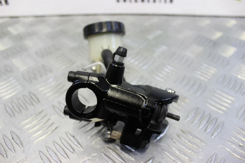 Cilindro maestro de freno delantero Triumph Daytona 675 2013 a 2016 B126 Foto 2 de 4