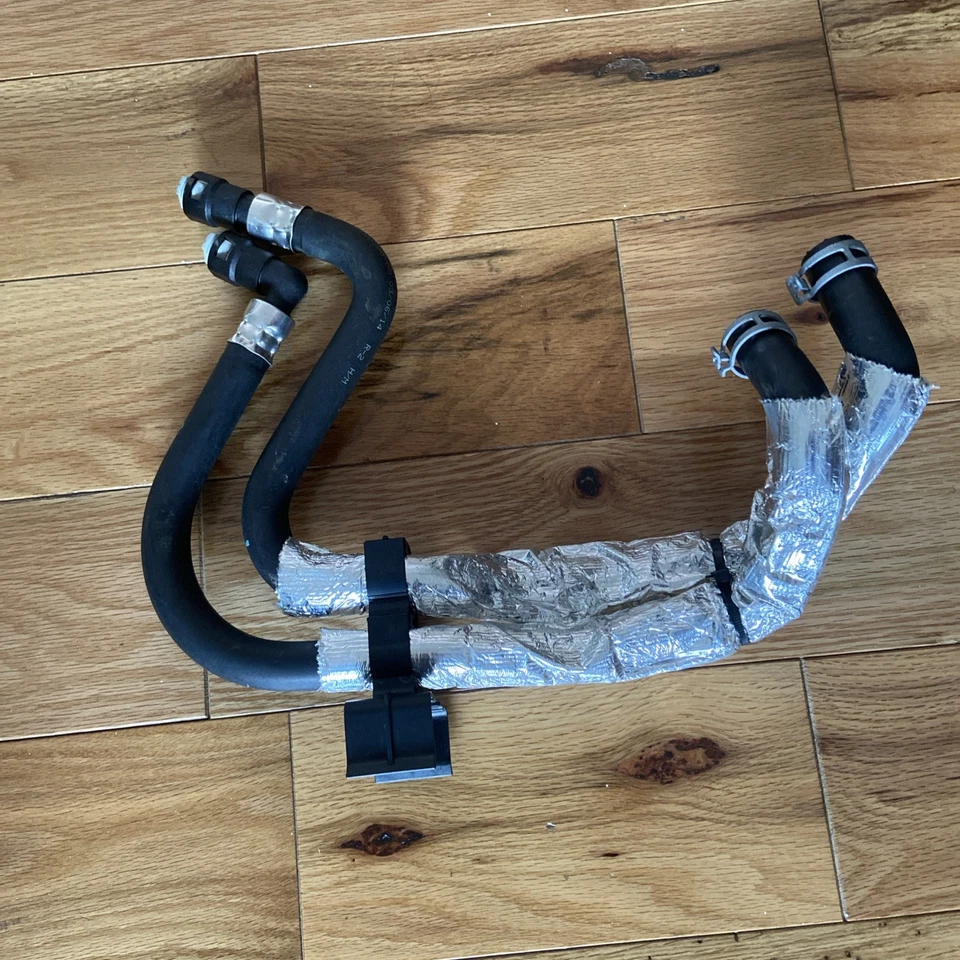 Manguera de enfriador de aceite de motor Ford 2009-2019 BA8Z-6A715-A nueva Foto 4 de 4