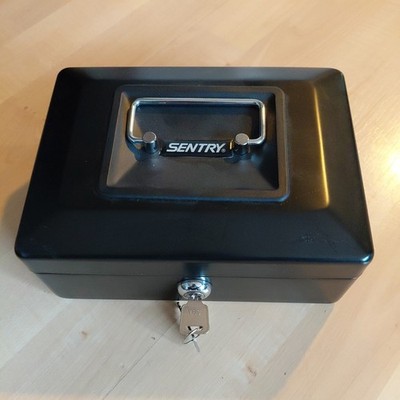 Sentry Safe metal cash box,plastic change tray,2 keys