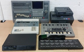 Roland Musik Konvolut: Digital Studio Workstation Sound Module Sequencer Mixer