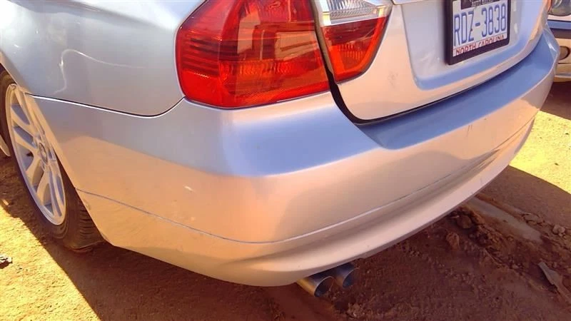 Parachoques trasero sedán mercado canadiense sin asistencia de estacionamiento para BMW 323i 06-08 OEM Foto 2 de 4