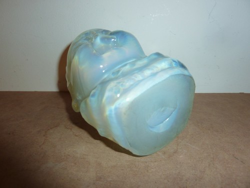 ART DECO PERIOD 11.5CM VASELINE MOULDED GLASS BUST OF CRYING 1920'S BOY OR GIRL - Picture 11 of 12