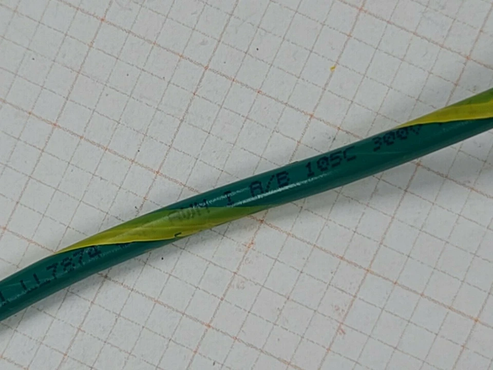 Cable de conexión de PVC premium Belden 9910 #10awg 65x28T 600 V verde/amarillo espiral/25 pies Foto 4 de 4