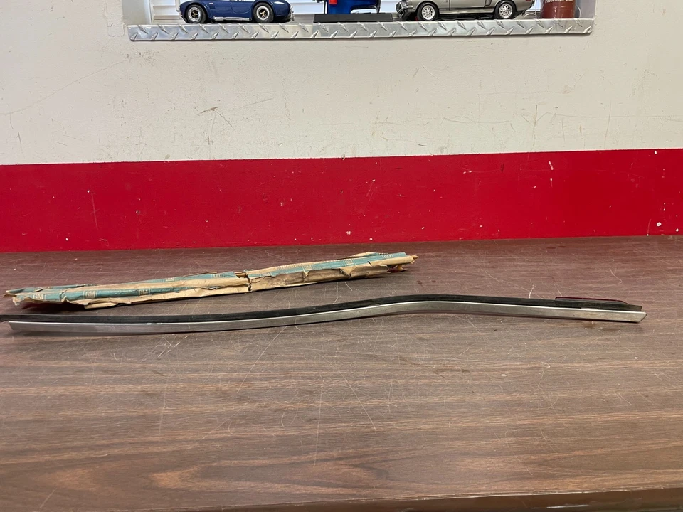 1968 OLDSMOBILE DELMONT 88 DELTA RH QUARTER WINDOW TRIM WEATHERSTRIP NOS GM 223 - Image 2 of 4