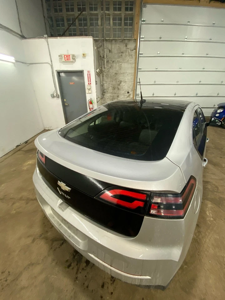 (LOCAL PICKUP ONLY) 11 12 13 14 15 CHEVY VOLT Trunk Decklid Tailgate - Image 2 of 4