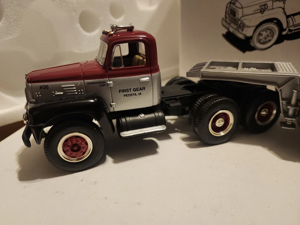 1997 First Gear 1959 International RF-200 with Lowboy Ramp Trailer #19-0011 - Image 3 of 4