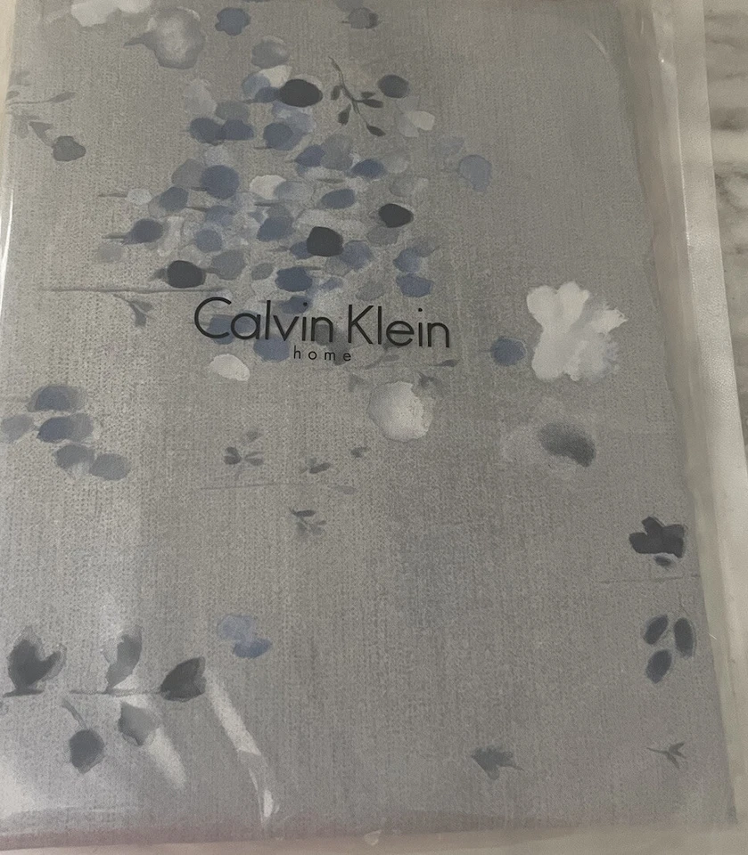 Dos fundas de almohada estándar Calvin Klein flor azul. ¡Nuevo! Foto 3 de 4