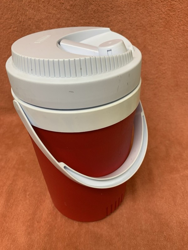RUBBERMAID 1591 White Red Insulated Thermal Jug 1/2 Gallon Swivel Spout