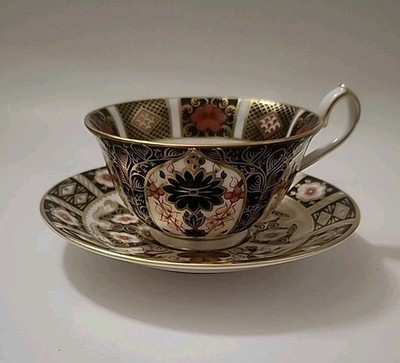 Royal Crown Derby Old Imari Tea Cup And Saucer England 1128 XXXIV