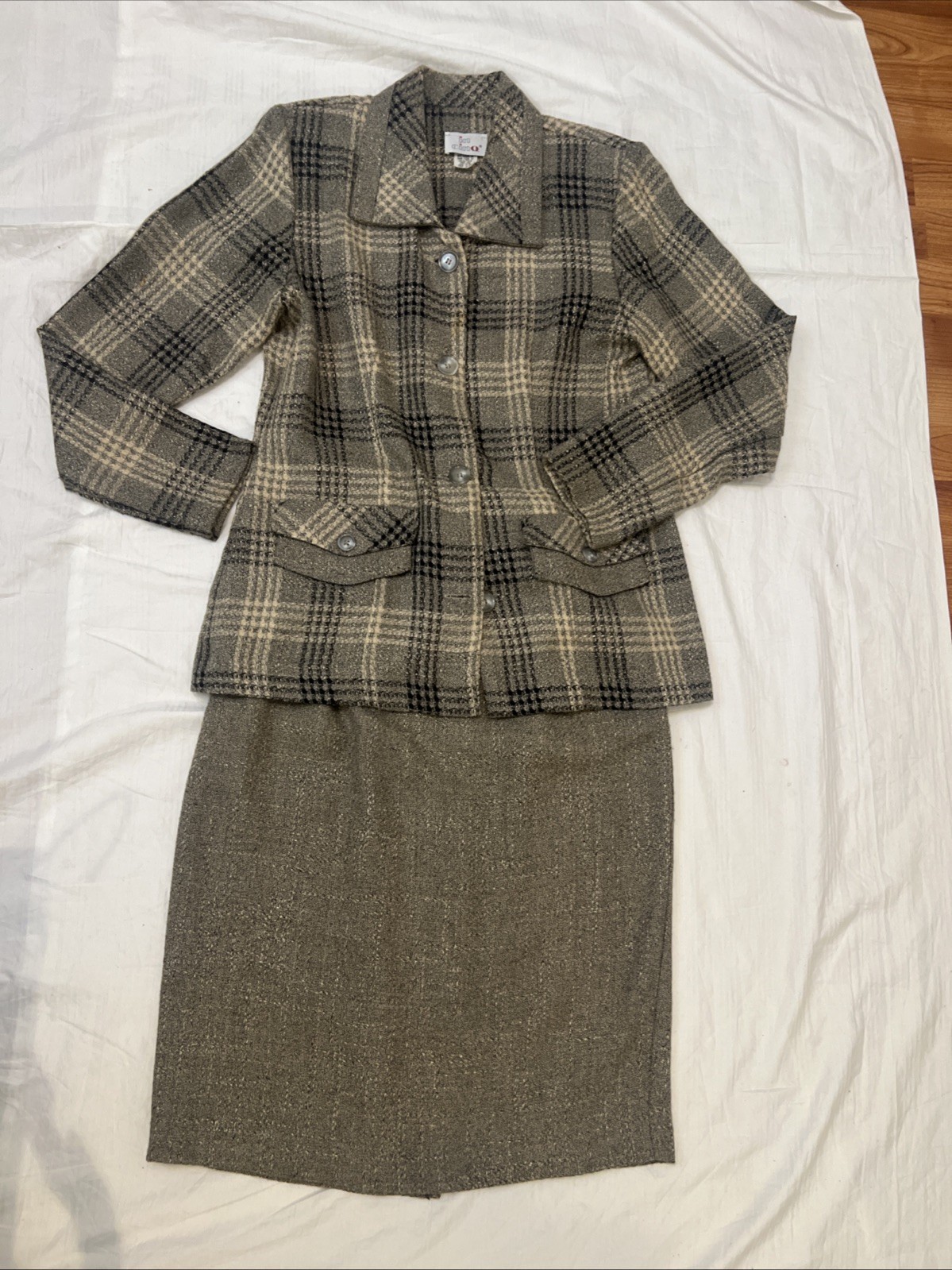 Vintage In Cinq Women’s Skirt Suit Size 8  Plaid Tweed Jacket Pencil Skirt Set