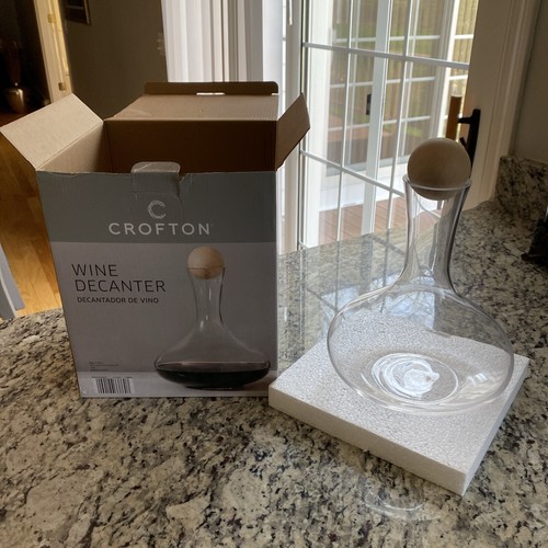 CROFTON Glass Wine Decanter W/ Oak Stopper 81 Oz. Wine Whiskey Or Other