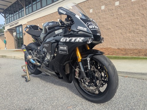 2015 Yamaha YZF-R 1 - Picture 2 of 24