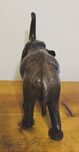 Figura de elefante marrón vintage envuelta en cuero 13" de alto grande decoración de safari - Imagen 4 de 6