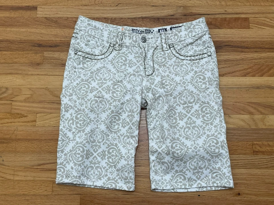 Bermudas cortas de algodón Miss Me 28 blancas cachemira elásticas informales para mujer Foto 2 de 4