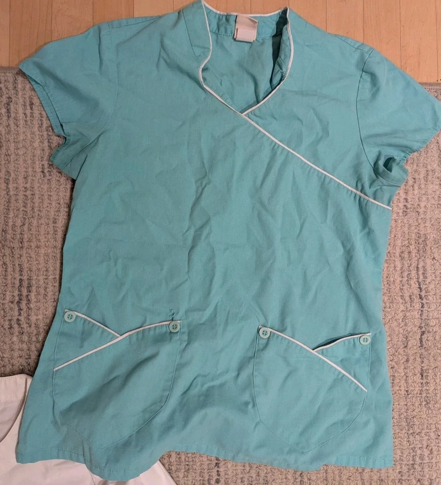 Lote 3 Camisetas Médicas para Mujer S – Butter Soft UA + Dawn – Blanco y Verde Azulado Foto 4 de 4